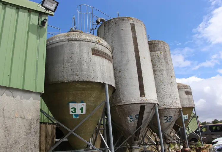 <em class="placeholder">quatre silos</em>