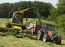 chantier d'ensilage d'herbe / ensileuse de l'union de Cuma de l'Aveyron / RLE 205 / Ã©levage bovin  / alimentation / fourrage / tracteur et remorque / ensileuse