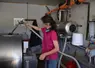 <em class="placeholder">Jeune éleveuse dans la laiterie</em>