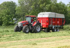 <em class="placeholder">Tracteur et remorque autochargeuse</em>