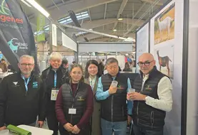 <em class="placeholder">Les représentants français et chinois sur le stand Capgènes au salon Capr'Inov</em>