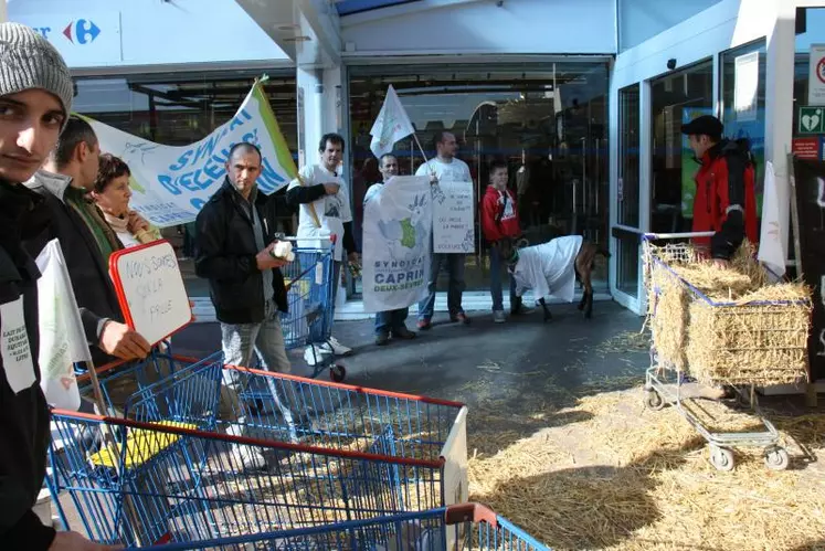 La Fnec appelle à tous les éleveurs de chèvres et à toutes les structures syndicales caprines de rester mobilisés et combatifs.