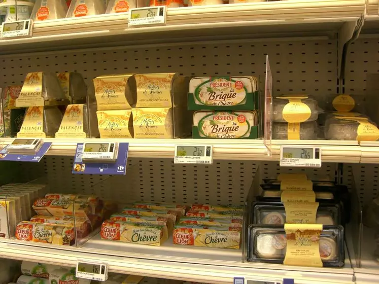 Les hausses des prix des fromages en magasin sont nécessaires pour faire face à la hausse du coût de l'alimentation animale en élevage.