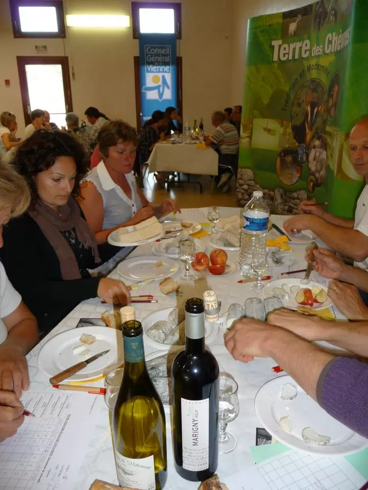 Le concours des Saveurs Régionales de Poitou-Charentes s'est tenu à Charroux dans la Vienne. Le concours a lieu tous les ans sur un département du Poitou-Charentes.