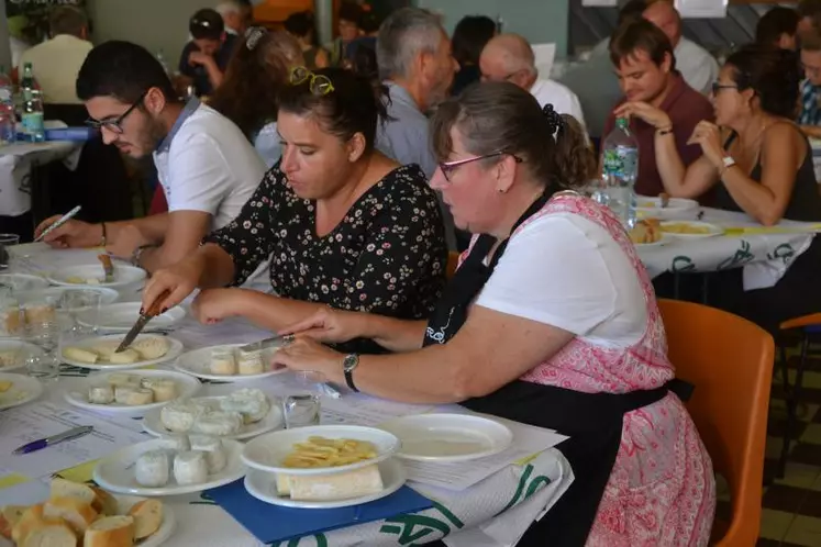 La dégustation des 16 catégories de produits s’est déroulée dans une
ambiance conviviale.