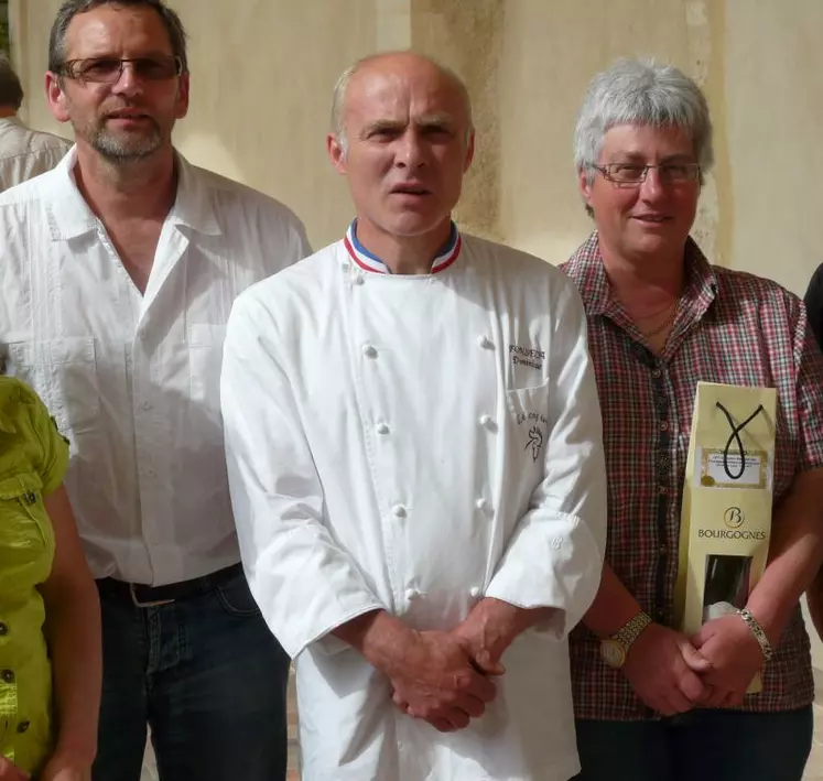 Jean-François Vavon, médaille d'or en crottin de Chavignol, Dominique Fronseca, président d'honneur et Régine Chalumot, médaille d'or en Charolais