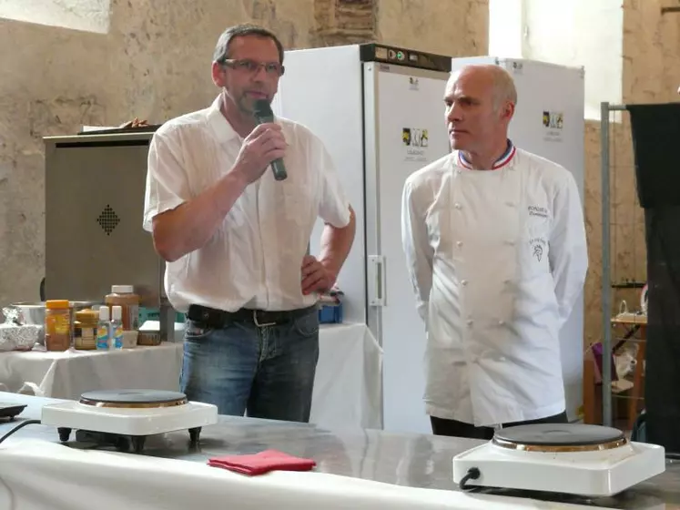Jean-François Vavon, président de Caprinièvre et Dominique Fonseca, président d'honneur du concours et chef du restaurant « Le Coq Hardy » à Pouilly sur Loire, p