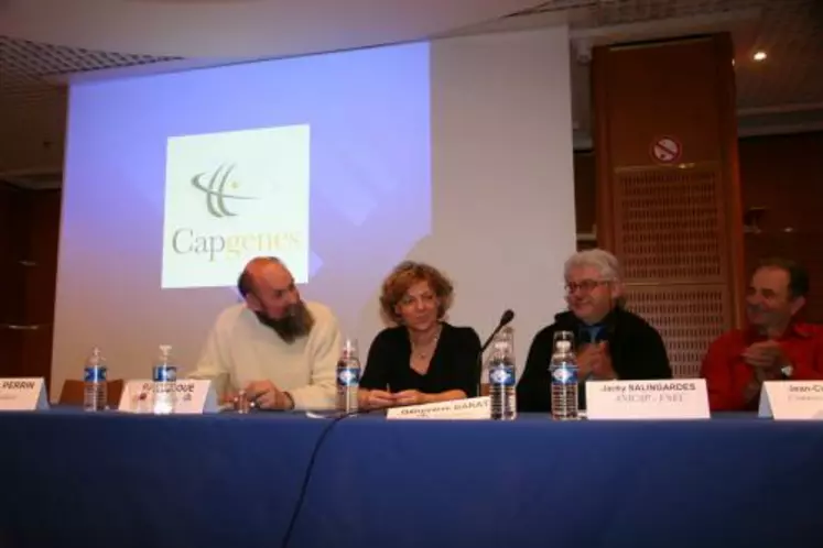 François Perrin, Geneviève Barat et Jacky Salingardes se sont félicités de la naissance deCapgenes.