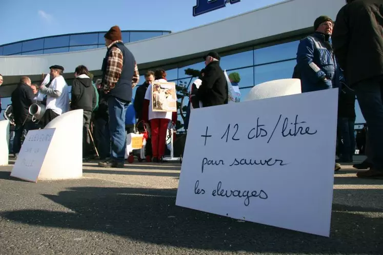 Les éleveurs demandent que les négociations aboutissent rapidement sur une revalorisation importante du prix du lait de chèvre.