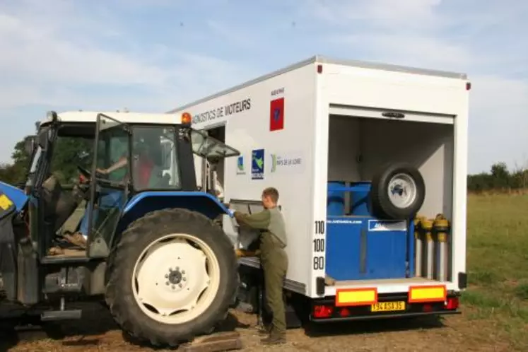 Pour réduire la consommation de carburant, il est utile de bien connaître les paramètres de réglage de ses tracteurs, d'adapter la pression des pneus, de lester à bon escient et d'adopter une conduite économique.