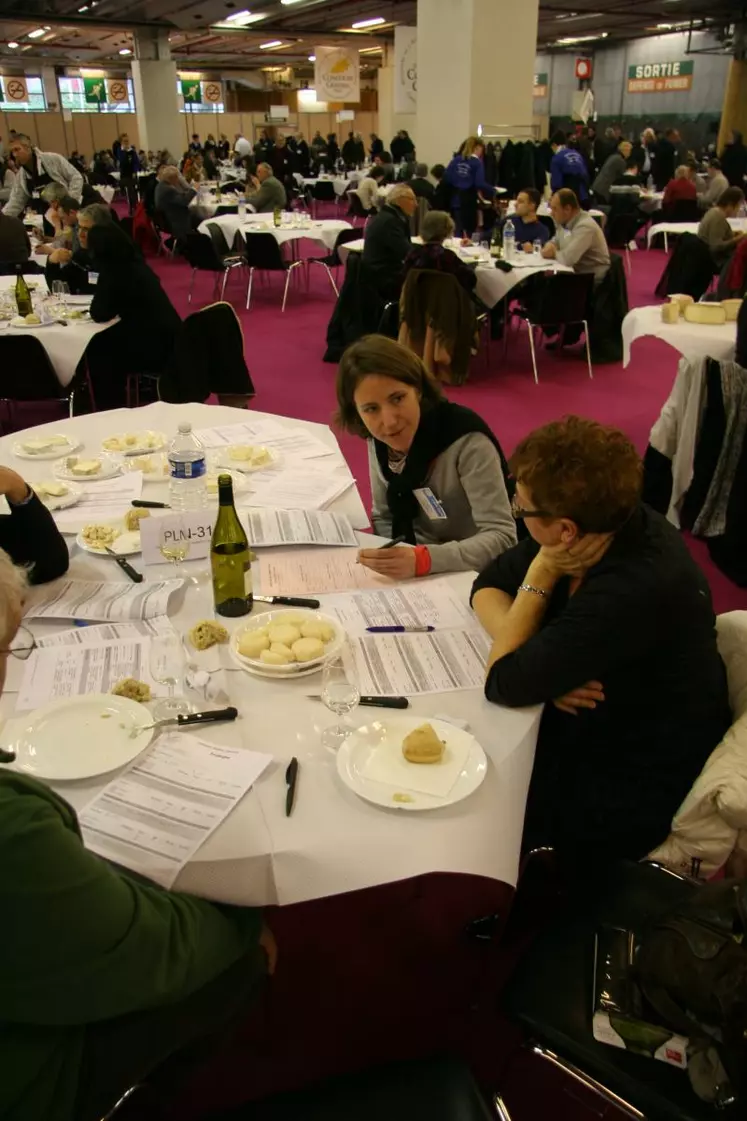 Les dégustations des produits laitiers du concours général agricole.