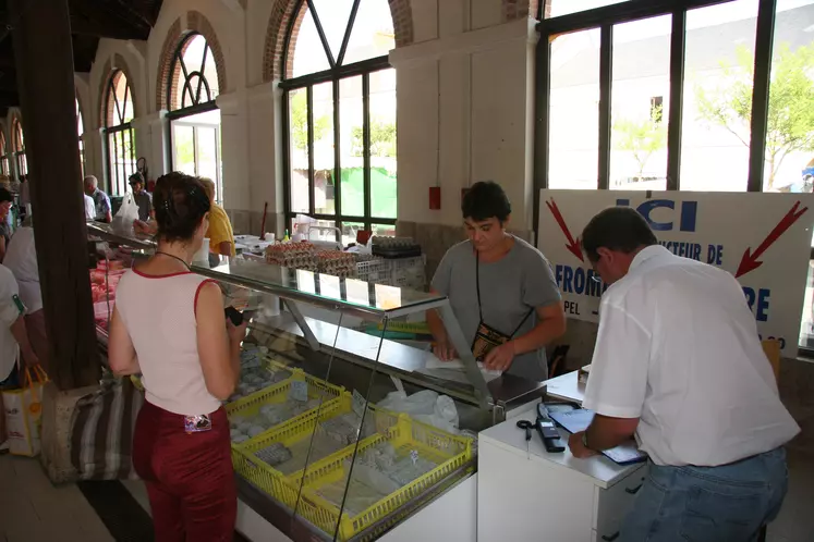 La fermeture des marchés pénalise fortement les fromagers fermiers.