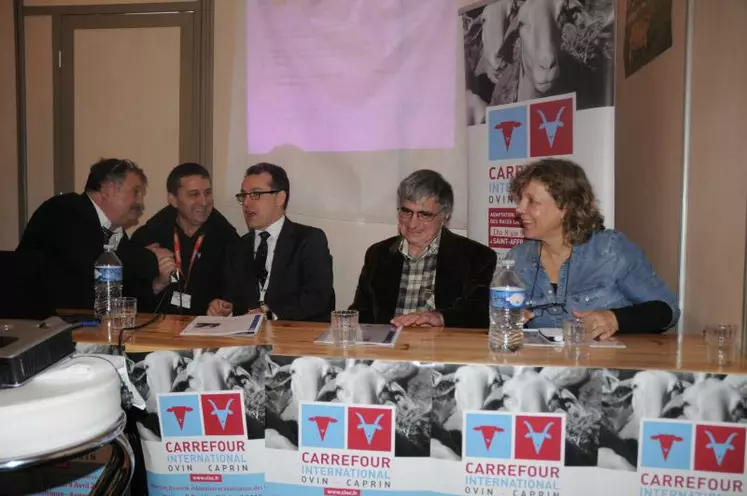 Jean-Luc Chauvel (président du Coram), Frédéric Calas (président de l'Upra Lacaune) , Bruno Ferreira (conseiller du Ministre de l'agriculture), François Giacobbi (président du lycée agricole de la Cazotte) et Généviève Barrat (vice-présidente de Capgènes) ont présenté les objectifs du CIOC.