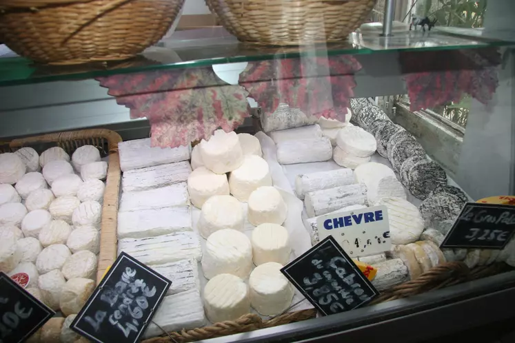 Le recours à d'autres circuits de vente est possible pour les fromagers fermiers en dérogation.