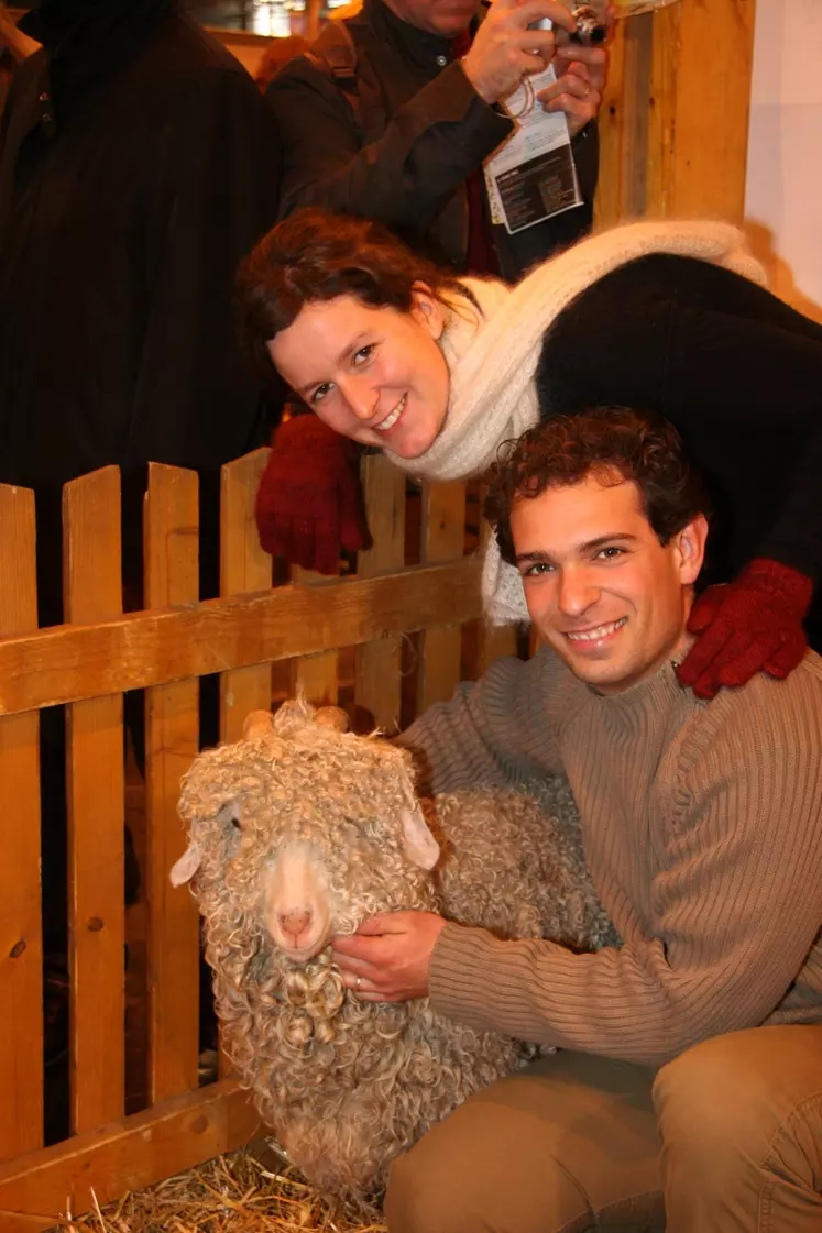 Cindy et Raphaël Galandrin, éleveur de chèvres angoras.