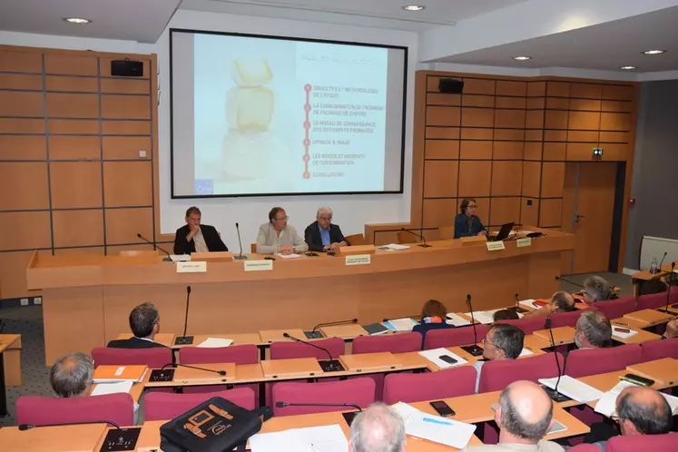 Le 29 juin à la Maison du lait à Paris, l’assemblée générale de l’Anicap a rassemblé ses trois collèges constitutifs : producteurs, laiteries privée et laiteries coopératives. © D. Hardy