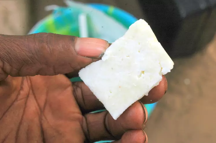 Le fromage de chèvre sénégalais peut trouver localement une certaine clientèle solvable.  © H. Kuhn