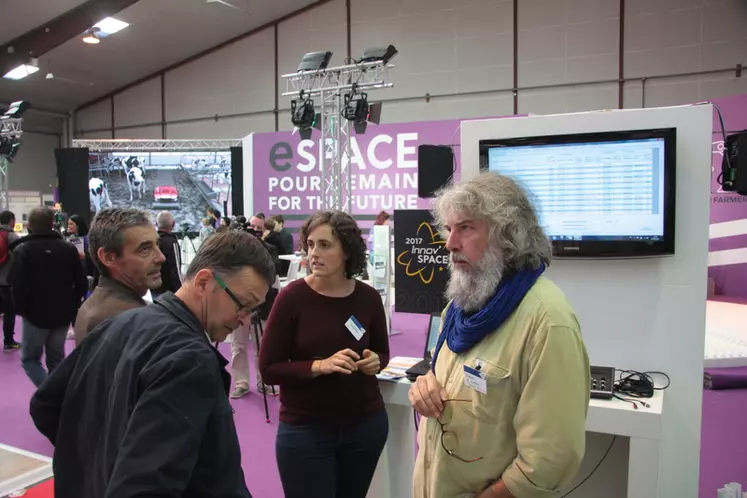 L'équipe de Captec fait une démonstration du logiciel en direct au Space 2017. © B. Morel