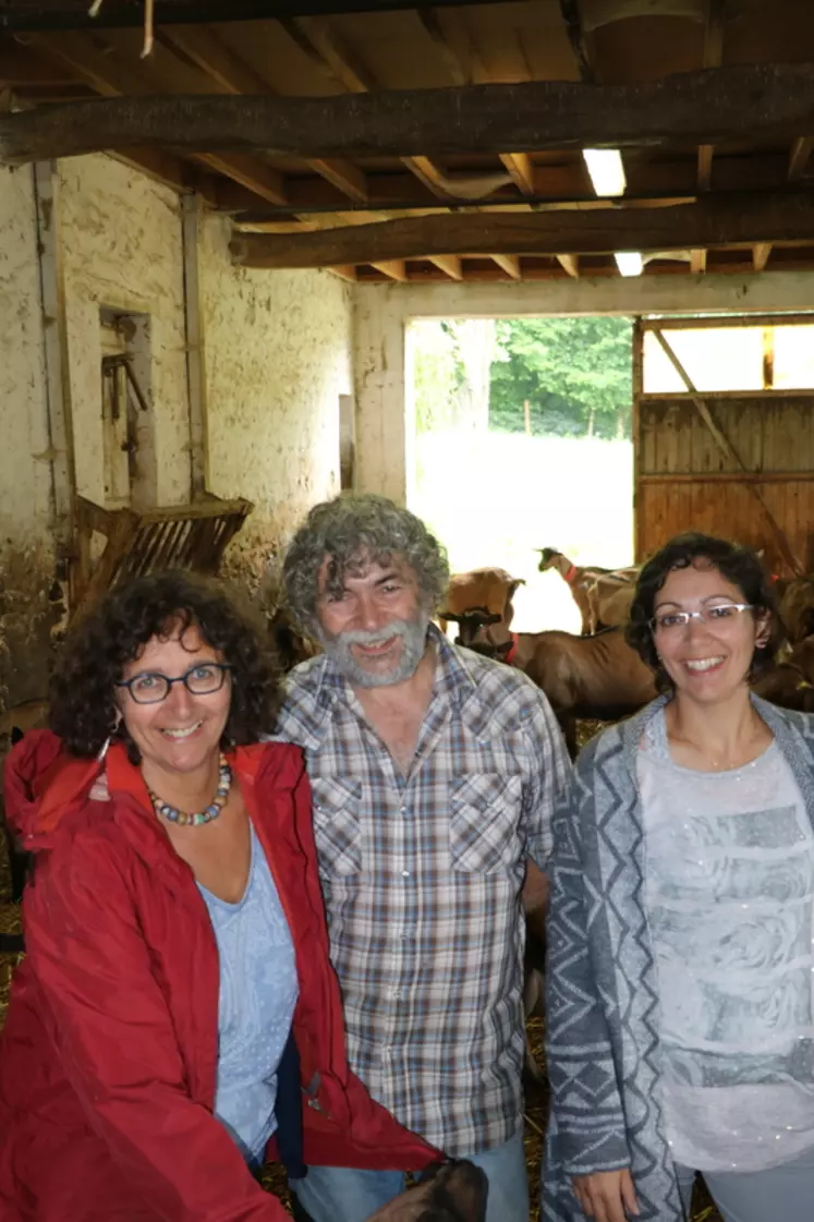 Annie, Christian et Malvina Lalière débordent d'idées pour mettre en place de nouveaux ateliers et enrichir leurs débouchés. © B. Morel