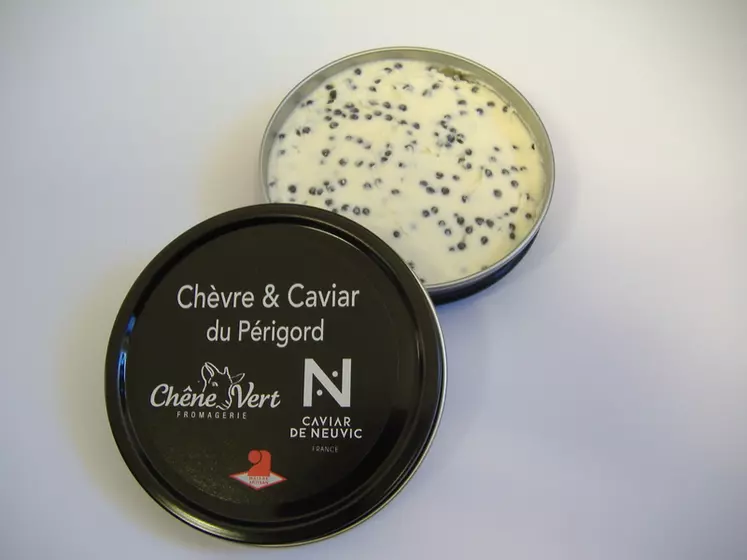 DÉTOURÉ ET AVEC PHOTO 2B. Le fromage au caviar est la plus récente des nombreuses innovations initiées par Chêne vert. © Chêne Vert