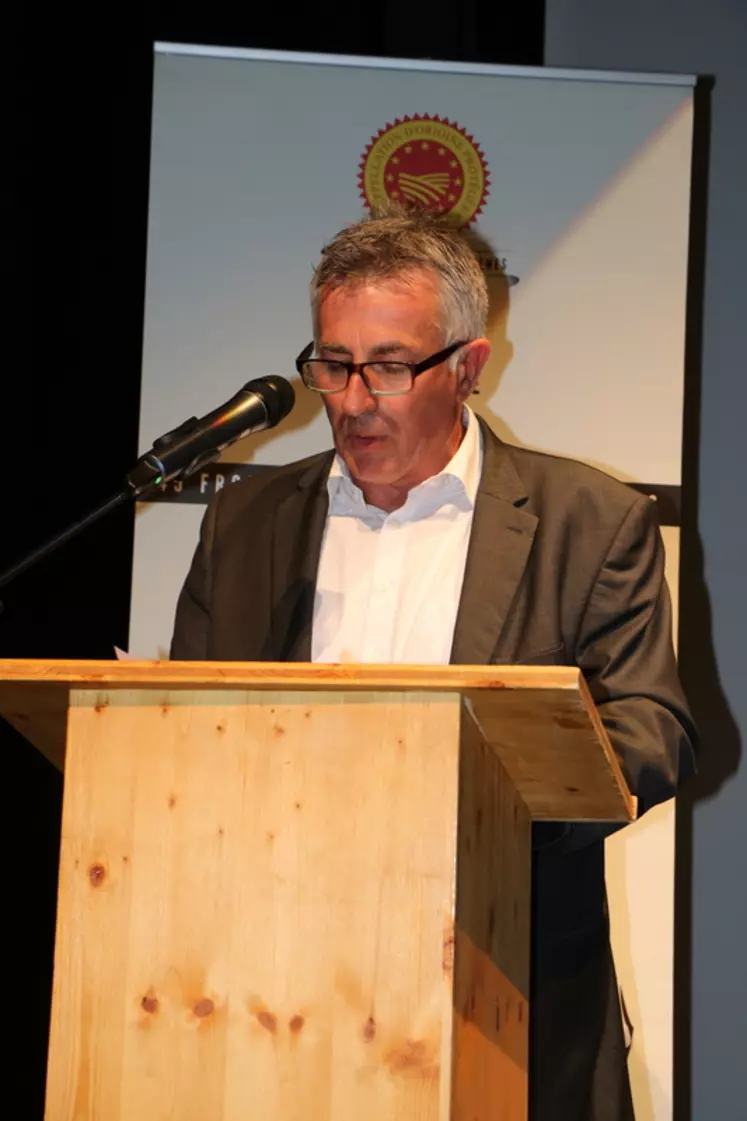 Dominique Chambon, le président du Cnaol, a rappelé la bonne image dont jouissaient les AOP fromagères auprès des consommateurs et la nécessité de se pencher sur les attentes sociétales pour conserver cet atout. © B. Morel