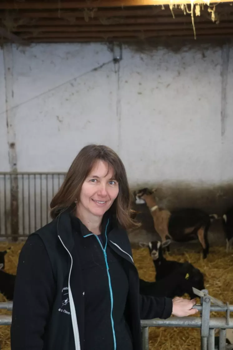Cathy Berthet est une pionnière en matière d'élevage de la chèvre des Savoie. Elle a réussi à faire reconnaître cette production dans une région très axée sur l'élevage de vaches laitières. © B. Morel