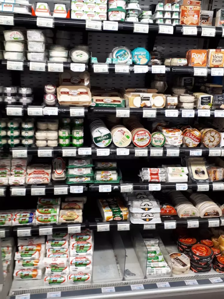 Dans les supermarchés, les fromages en libre-service ont été davantage achetés. © RCH358_SINF_CORONA_LEAD