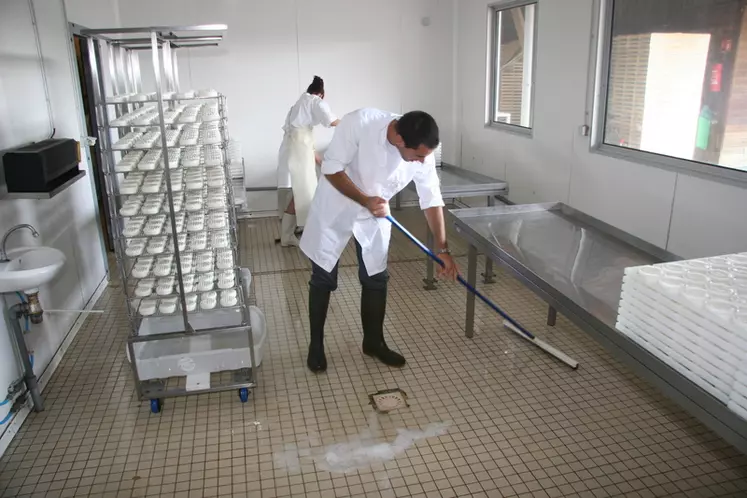 Les protocoles de nettoyage doivent être strictement respectés pour garantir l'efficacité des produits. © D. Hardy