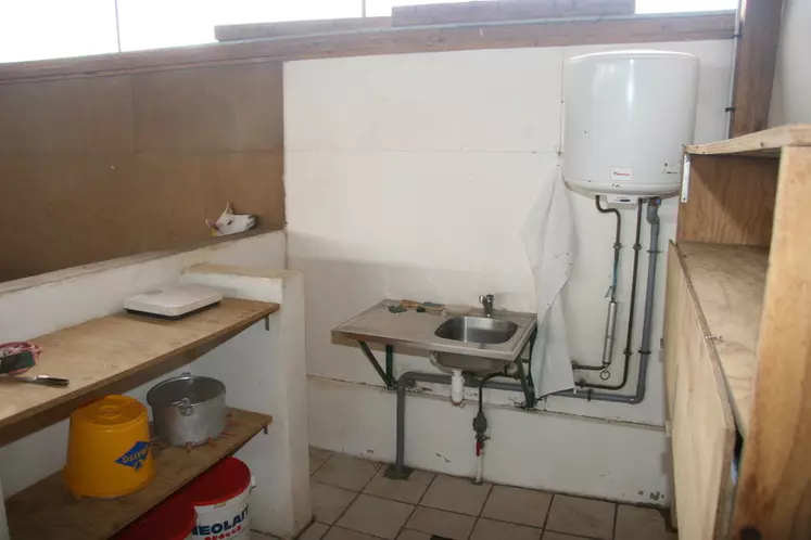 Prévoir au moins un lavabo par bâtiment pour réduire les risques sanitaires et améliorer le confort de travail.