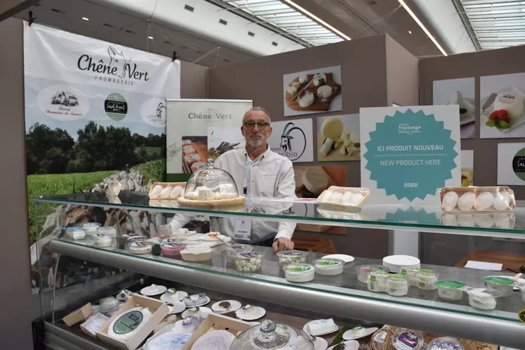 "Nous avons développé une gamme dédiée à la restauration hors foyer pour répondre à leurs contraintes d'usages" explique Michel Maillet de la fromagerie du Chêne vert.