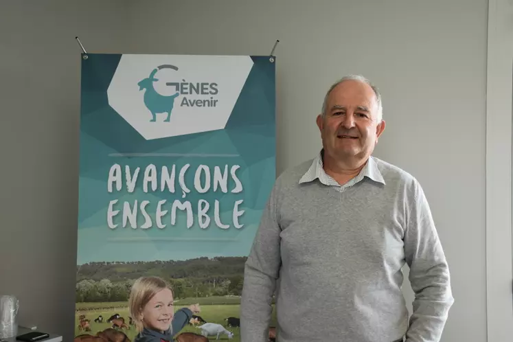 Thierry Gabriel, éleveur à Saint-Just-Chaleyssin (Isère), 140 chèvres saanens, producteur fermier.