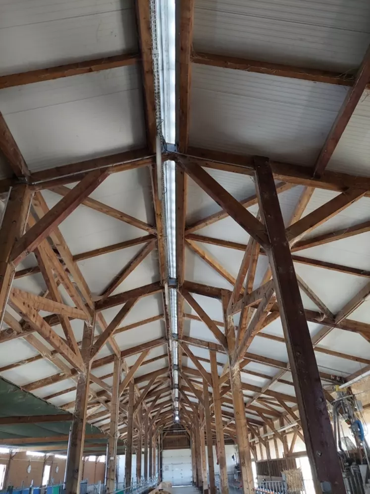 Toiture isolée ç la ferme caprine du Pradel