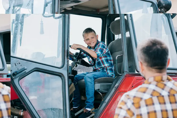 <em class="placeholder">Un père regardant son fils dans un tracteur</em>
