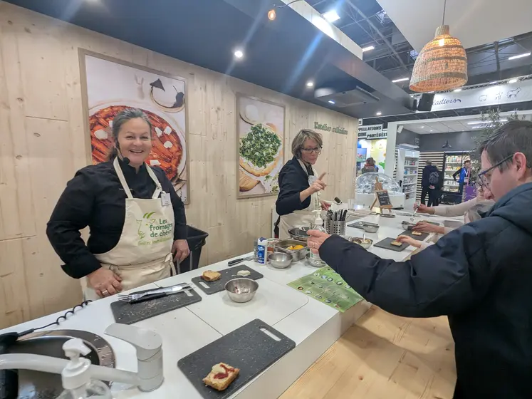pôle culinaire sur le stand des fromages de chèvre dans le pavillon 1 du salon de l'agriculture 2025