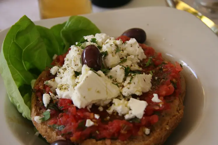 <em class="placeholder">Une salade à base de feta. </em>