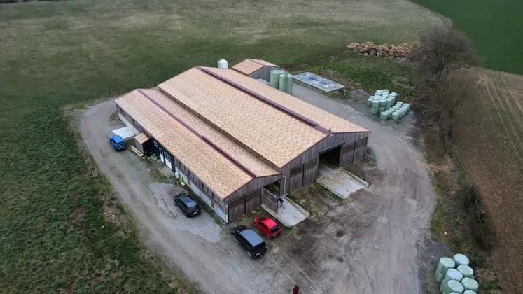 <em class="placeholder">chèvrerie de la Sarthe vue de drone</em>