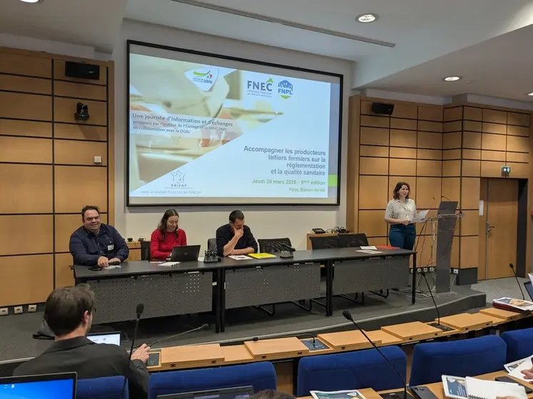 <em class="placeholder">Journée d’échanges entre fromagers fermiers, administration et conseillers techniques du 20 mars 2025 à la Maison du lait à Paris</em>