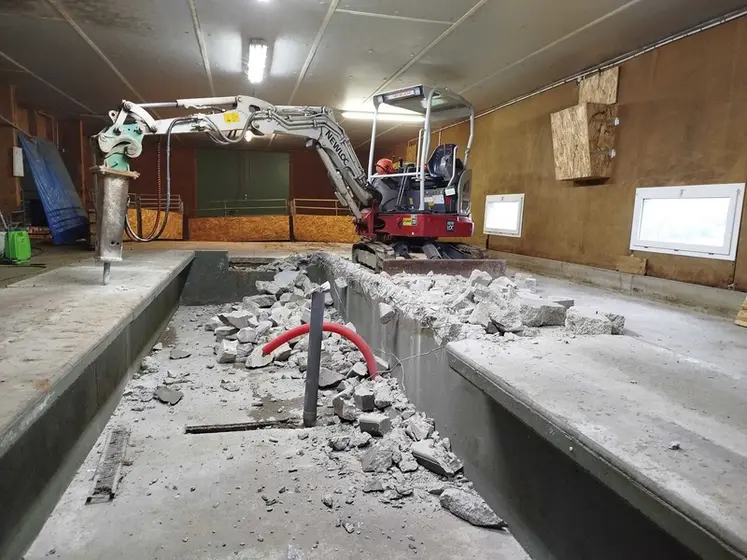 <em class="placeholder">Travaux lors de la transformation de la salle de traite en nurserie pour chevrettes</em>