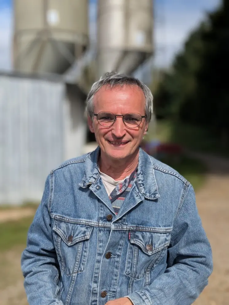 <em class="placeholder">Xavier Roux, éleveur de 150 chèvres dans le Maine-et-Loire</em>