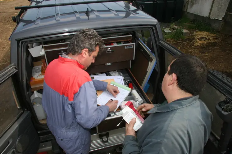 <em class="placeholder">Vétérinaire et éleveur lors d'une prescription vétérinaire</em>