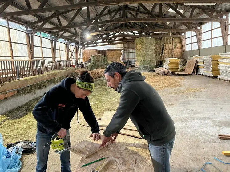<em class="placeholder">Travaux du bureau</em>