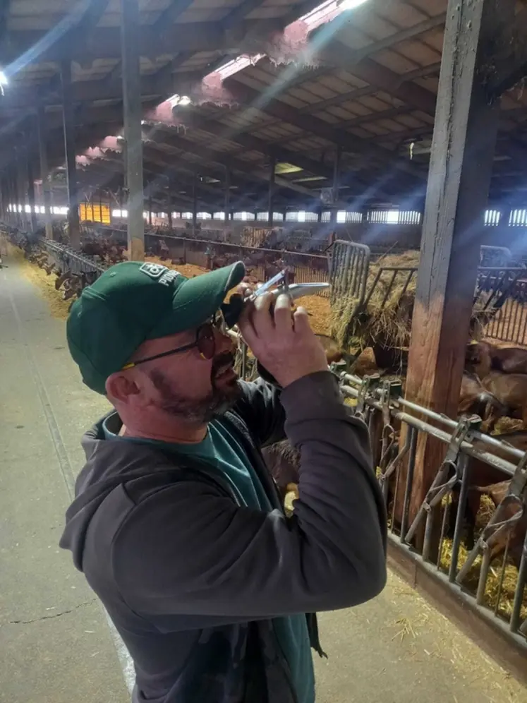 <em class="placeholder">Utilisation du réfractomètre dans la chèvrerie</em>