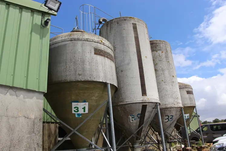 <em class="placeholder">quatre silos</em>