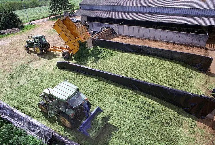 <em class="placeholder">Equipement / groupe d'ensilage régional / chantier de confection des silos d'herbe</em>