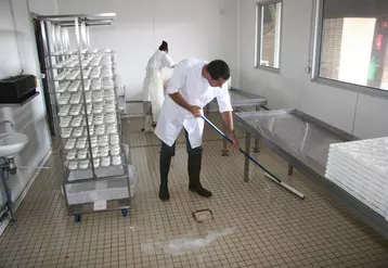 Les protocoles de nettoyage doivent être strictement respectés pour garantir l'efficacité des produits. © D. Hardy