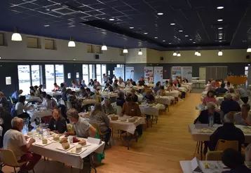 Les 108 jurés du concours Fromagora ont départagé 291 échantillons de fromages, faisselles et yaourts fermiers à Rocamadour dans le Lot au cours d'une édition 2022 réussie.