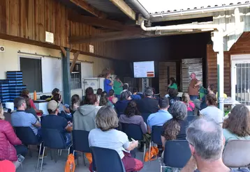 Plus de 400 visiteurs, dont une moitié d’éleveurs, ont foulé les allées de la ferme expérimentale caprine du Pradel en Ardèche et participé aux huit ateliers et trois circuits de visite proposés.
