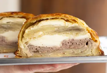 <em class="placeholder">Tourte rustique aux petites pommes de terre, saucisse de bœuf, chou blanc mariné et chabichou du Poitou
</em>