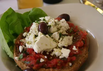 <em class="placeholder">Une salade à base de feta. </em>