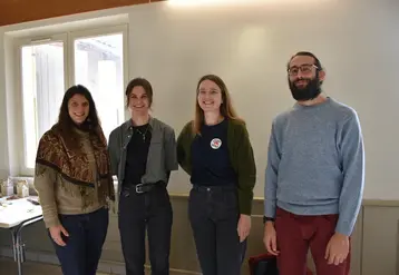 <em class="placeholder">De gauche à droite : Caroline Constancis (FiBL), Rosalie  Planteau du Maroussem (FiBL), Marie Waniowski (Quatres Pattes), Ruggero Menci (FiBL).</em>